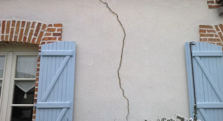 Fissure Façade